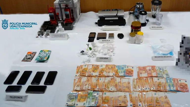 Imagen de lo incautado en la operación. POLICÍA MUNICIPAL DE PAMPLONA