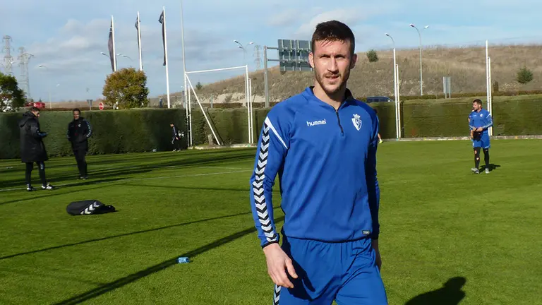 El jugador de Osasuna Oier Sanjurjo en las instalaciones de Tajonar. Navarra.com