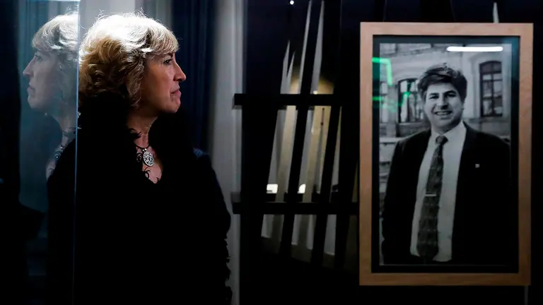 -FOTODELDIA- GRAFCAV1980. SAN SEBASTIÁN, 23/01/2020.- La presidenta de la Fundación Gregorio Ordóñez, Ana Iríbar, viuda del expresidente del PP de Gipuzkoa, ha presentado este jueves la exposición "Gregorio Ordóñez. La vida posible", con la que se conmemoran los 25 años de su asesinato a manos de ETA. EFE/Javier Etxezarreta