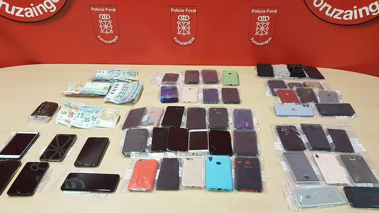 Móviles recuperados en la detención de una banda en Irurzun POLICÍA FORAL