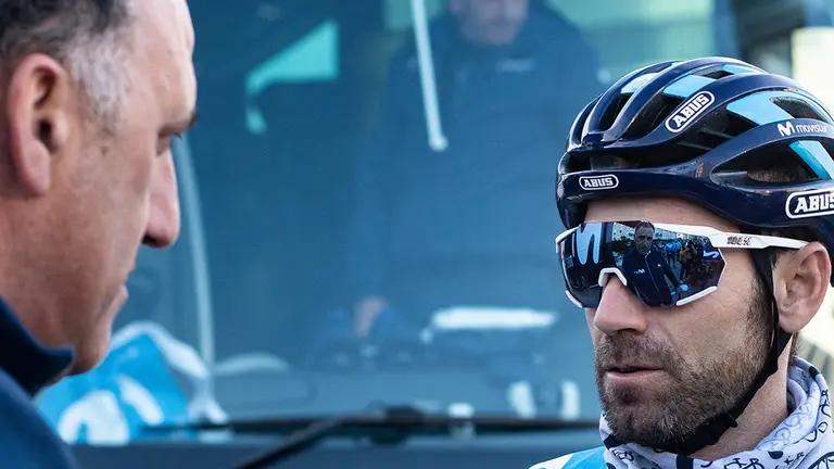 El técnico navarro Chente García junto a Alejandro Valverde. Cedida.