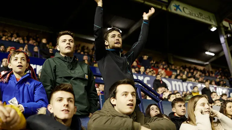 La grada de El Sadar durante el partido de La Liga Santander entre Osasuna y Levante. IÑIGO ALZUGARAY