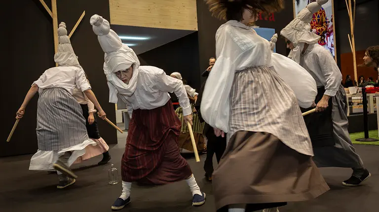 Representación de un aquelarre en el expositor de Navarra en Fitur GOBIERNO DE NAVARRA