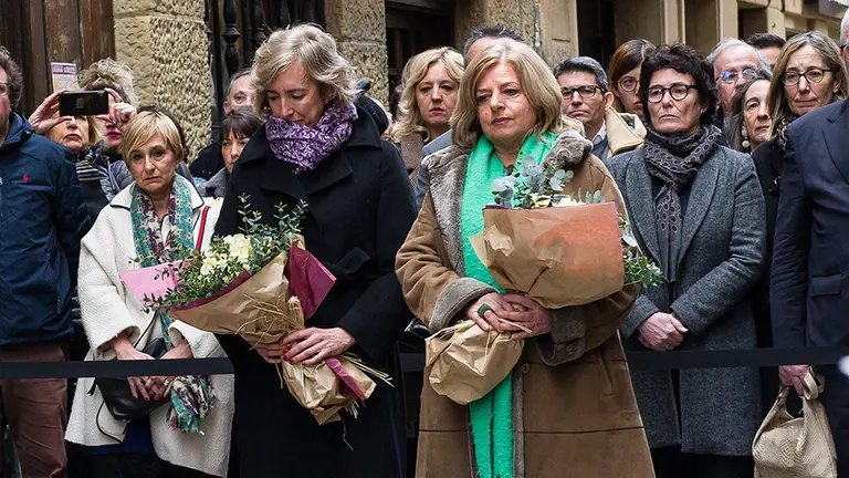 Una comitiva parte desde el Ayuntamiento de San Sebastián, atraviesa la Calle Mayor y se dirige a la Calle 31 de agosto hasta llegar a la altura del bar La Cepa, en el que se cometió el atentado en el que ETA asesinó al político del PP Gregorio Ordóñez. Una vez allí, el Ayuntamiento descubre una placa. En San Sebastián (Euskadi/España) a 25 de enero de 2020.

25 de enero, San Sebastián, Euskadi, Terrorismo 

1/25/2020