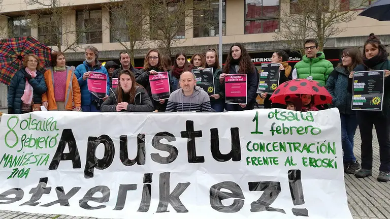 Rueda de prensa de la Plataforma contra Salones de Juego de Mendebaldea y Ermitagaña EUROPA PRESS