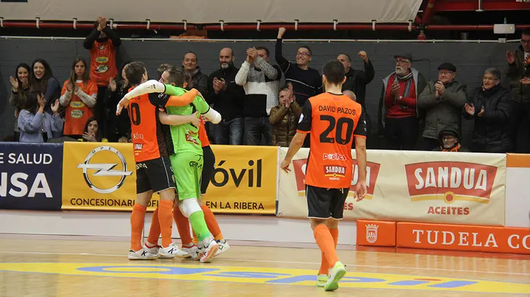 Partido de fútbol sala entre el Ribera Navarra y el Peñíscola en Tudela. Cedida.