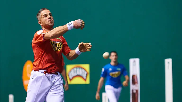 Partido en el Labrit entre Laso-Albisu y Olaizola-Urrutikoetxea. MIGUEL OSÉS