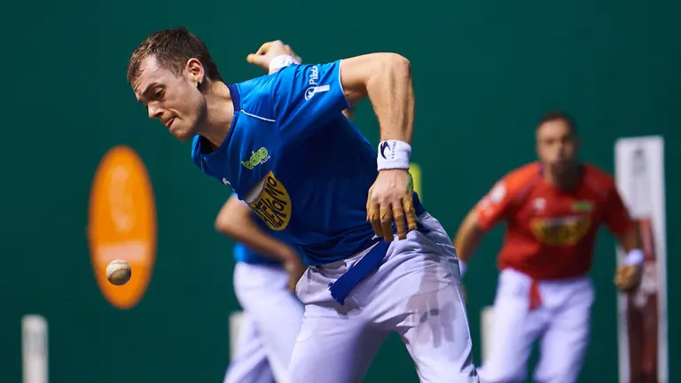 Partido en el Labrit entre Laso-Albisu y Olaizola-Urrutikoetxea. MIGUEL OSÉS