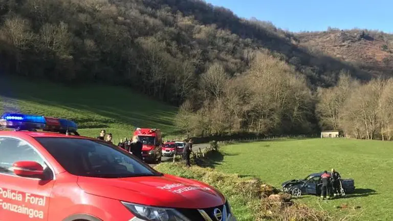 Accidente por salida de vía en Artesiaga, en Baztán POLICÍA FORAL