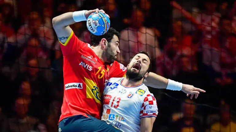 El navarro Iosu Goñi en acción con la selección española ante Croacia en la final del Europeo. EFE.