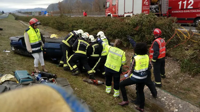 Accidente en la autovía A-10 provocado por un coche que iba en sentido contrario BOMBEROS DE NAVARRA