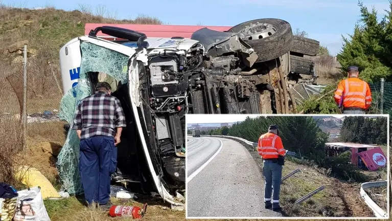 Accidente de un camión en la AP 15 en Tafalla. POLICÍA FORAL