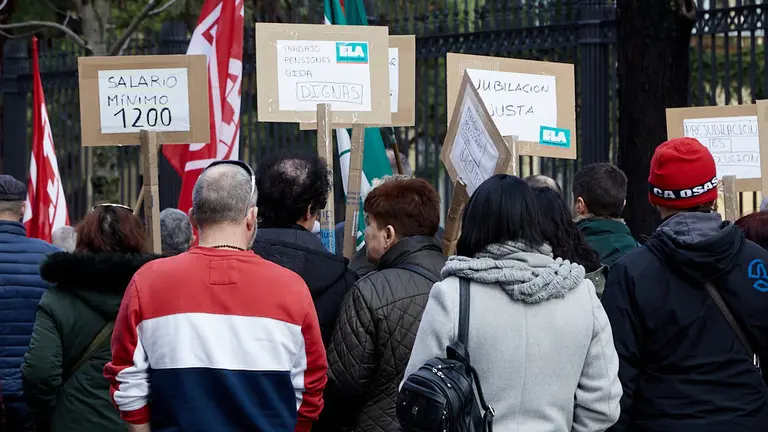 Manifestación en Pamplona por la huelga general convocada por ELA, LAB ESK, CNT, STEILAS, EHNE, HIRU y Etxalde, junto a diversos colectivos. IÑIGO ALZUGARAY