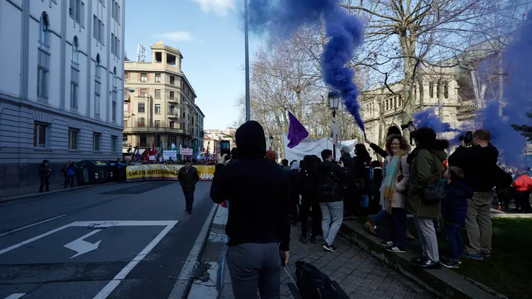 Manifestación en Pamplona por la huelga general convocada por ELA, LAB ESK, CNT, STEILAS, EHNE, HIRU y Etxalde, junto a diversos colectivos. IÑIGO ALZUGARAY