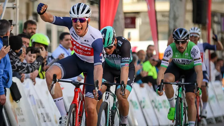 Esprint en la primera etapa de la Challenge Mallorca - @CyclingphotoLIV 1.