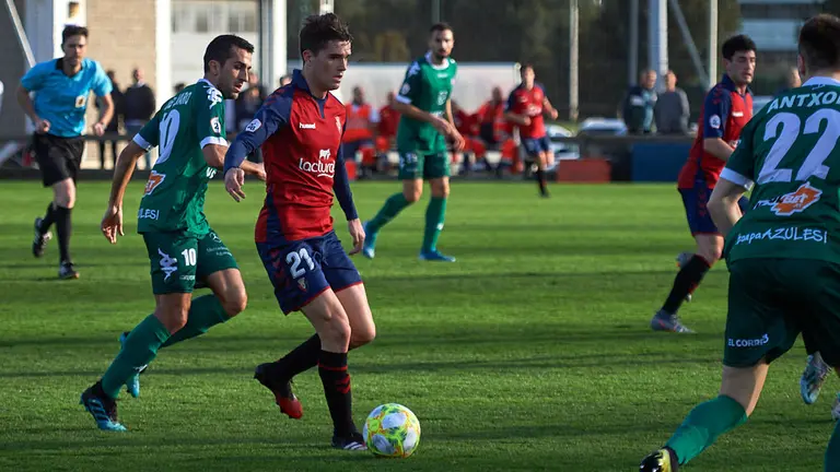 Osasuna Promesas se enfrenta al Amorebieta en las instalaciones de Tajonar. MIGUEL OSÉS