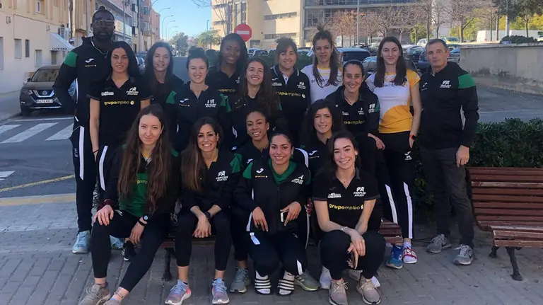 El Pamplona Atlético femenino posando en Valencia. Cedida.