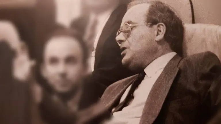 Calixto Ayesa junto a Javier Pomés en el Parlamento de Navarra. ARCHIVO