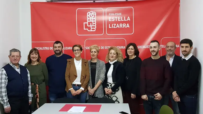 María Chivite, junto a representantes de la agrupación del PSN en Estella. ARCHIVO.