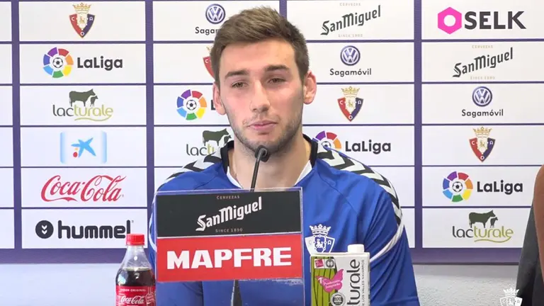 El jugador de Osasuna Jon Moncayola en una rueda de prensa en Tajonar. Youtube.