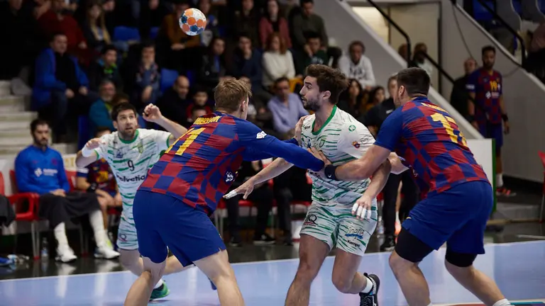 Partido de la Liga Asobal entre Helvetia Anaitasuna y FC Barcelona. IÑIGO ALZUGARAY