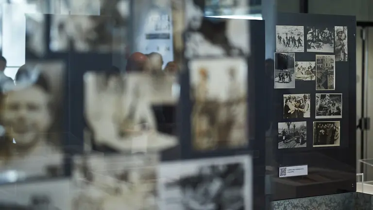 La Universidad de Navarra inaugura una exposición sobre la propaganda en la II Guerra Mundial. MIGUEL OSÉS