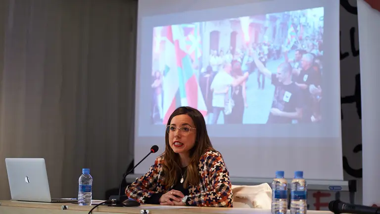 Charla de María Jiménez sobre tensiones en el posterrorismo de ETA. MIGUEL OSÉS