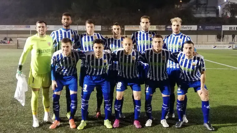 Equipo titular del CD Izarra ante el Deportivo Alavés B en Estella. @CDIzarra.