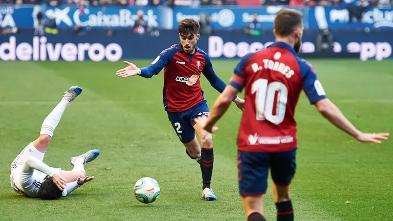 Partido entre Osasuna y Real Madrid en El Sadar. MIGUEL OSÉS