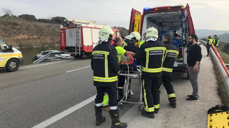 Accidente de tráfico por una salida de vía en la AP-15, a la altura de Pueyo BOMBEROS DE NAVARRA