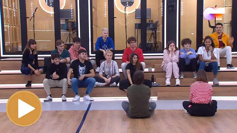 Los concursantes de Operación Triunfo durante el reparto de temas de la quinta gala YOUTUBE player