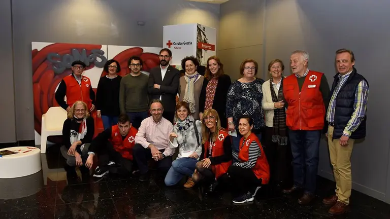 Representantes del Departamento de Derechos Sociales y Cruz Roja Navarra durante la visita al proyecto &#39;Espacio activo&#39;. GOBIERNO DE NAVARRA