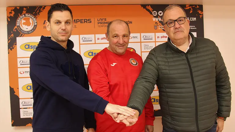 José Lucas Mena 'Pato', renueva como técnico de Ribera Navarra hasta junio de 2021. CEDIDA