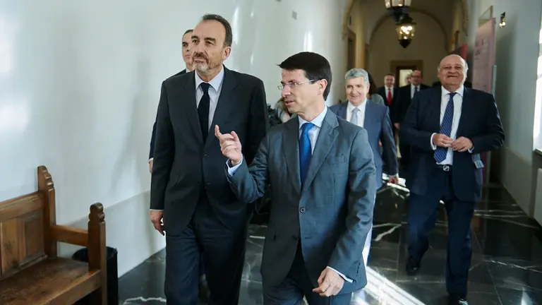 El presidente de la Sala Segunda del Tribunal Supremo, Manuel Marchena, ofrece la conferencia &#39;El delito y las nuevas tecnologías&#39; en el Aula Magna de la Universidad de Navarra. PABLO LASAOSA