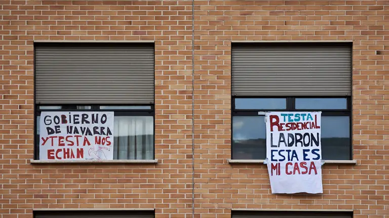 Edificio en la Rochapea amenazado de desahucio. MIGUEL OSÉS