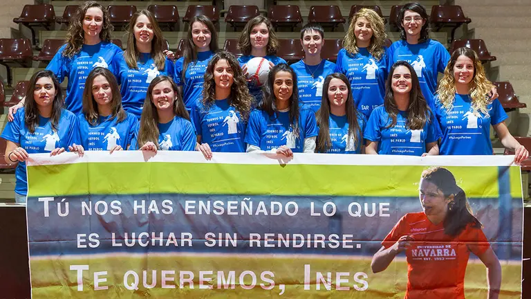 Amigas y compañeras de Inés de Pablo anuncian el partido. Cedida.