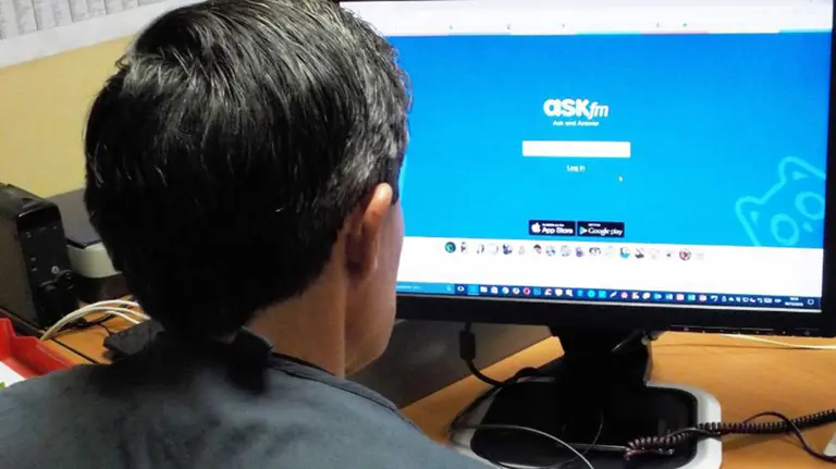 Un agente de la Policía Foral del Grupo de Delitos Informáticos POLICÍA FORAL