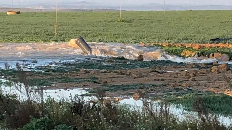 Inundación por la rotura de una tubería en Marcilla POLICÍA FORAL