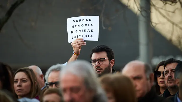 Acto con motivo del Día de la Memoria de las víctimas de ETA celebrado en la plaza del Baluarte. MIGUEL OSÉS