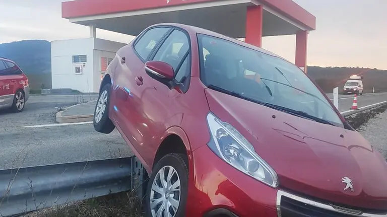 Accidente de tráfico de una conductora de 87 años en Gazólaz POLICÍA FORAL