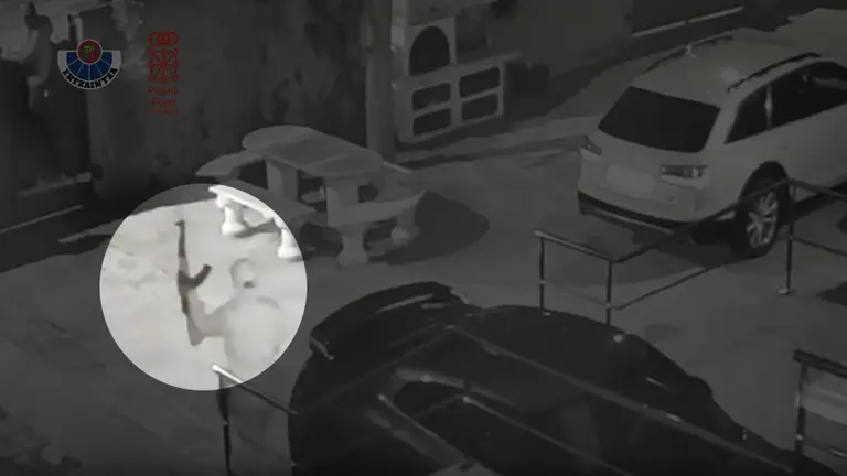 Momento del robo de armas en una vivienda de Berrioplano CEDIDA