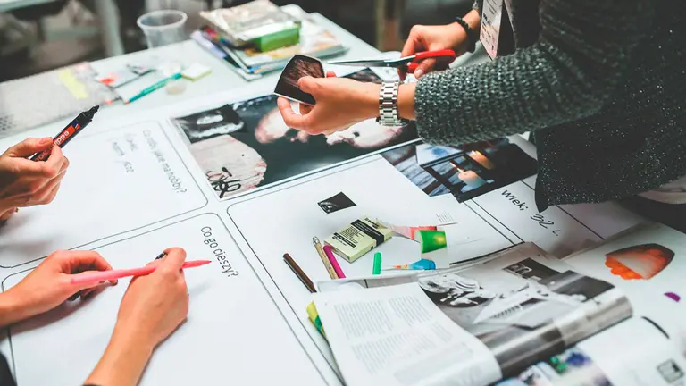 Varias trabajadoras en una empresa. ARCHIVO