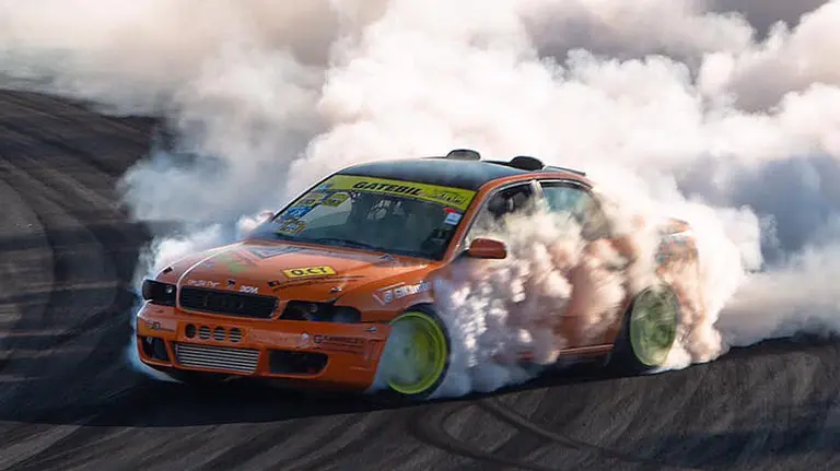 Un vehículo drift en plena acción. Cedida.