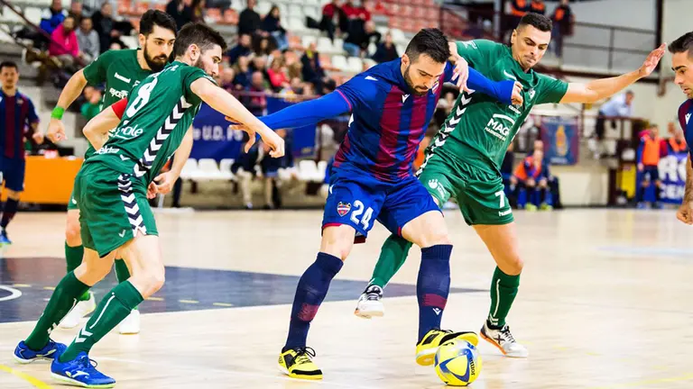 Partido de fútbol sala entre el Levante UD y Osasuna Xota en Paterna. Lnfs.