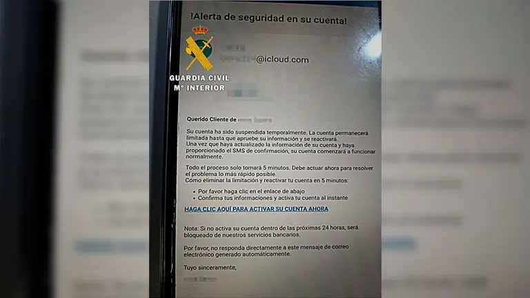 Captura de pantalla de uno de los mensajes fraudulentos enviados por un supuesto banco para robar datos de los clientes. GUARDIA CIVIL
