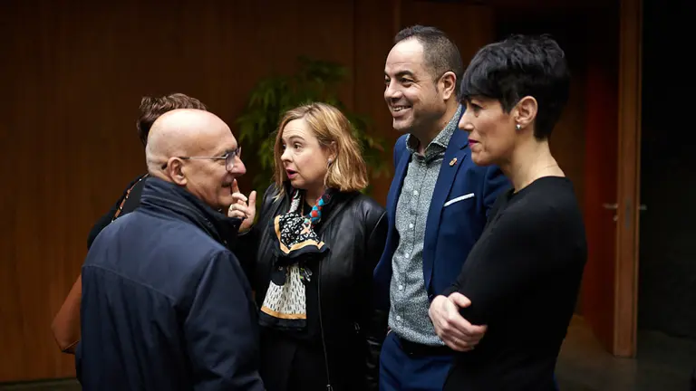 Ramón Alzorriz, Elma Saiz y Bernardo Ciriza durante el pleno parlamentario de este jueves. MIGUEL OSÉS