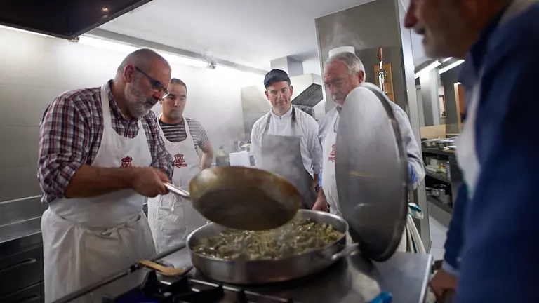 La sociedad Gazteluleku informa del fallo de la 20ª edición del 'Toro más jugoso de San Fermín'. MIGUEL OSÉS