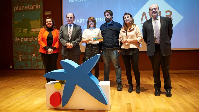 El consejero de Desarrollo Económico y Empresarial, Manu Ayerdi, participa en la entrega del Premio Emprendedor XXI Navarra y en la clausura del acto. MIGUEL OSÉS