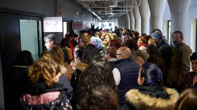 4.165 personas se presentan en el aulario de la UPNA para realizar el examen del concurso oposición de 210 vacantes de Técnico en Cuidados Auxiliares de Enfermería (TCAE). MIGUEL OSÉS