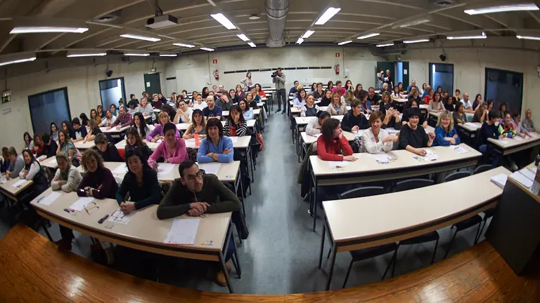4.165 personas se presentan en el aulario de la UPNA para realizar el examen del concurso oposición de 210 vacantes de Técnico en Cuidados Auxiliares de Enfermería (TCAE). MIGUEL OSÉS